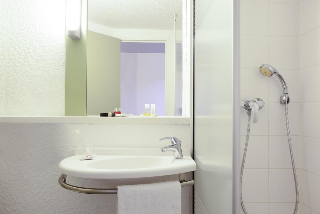 Ibis Budget Tarbes Room photo